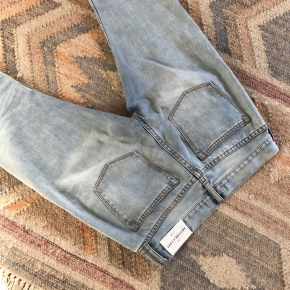 Artisan Deluxe distressed denim - Picture 2 of 4